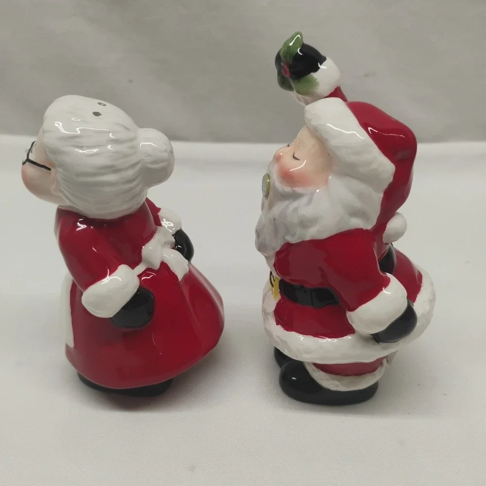 Ceramic Magnetic Santa & Mrs Claus Kissing Mistletoe Salt & Pepper Shaker Set